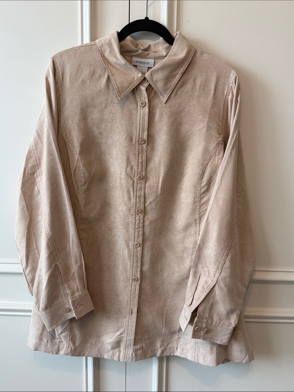 Avenue Women's Button-Down Shirt in Light Beige